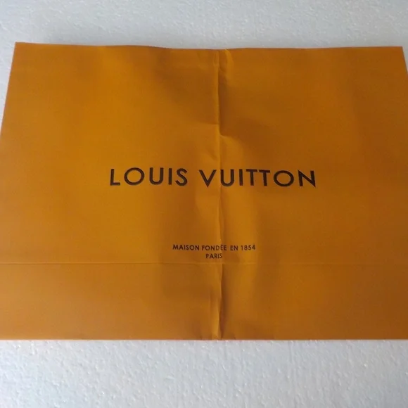 Louis Vuitton Medium Bag - Picture 2 of 7